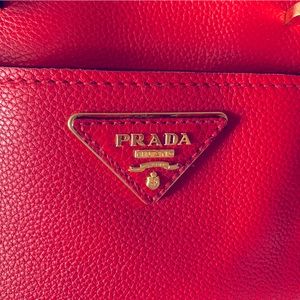 Stunning Fuoco Red Prada Vitello tote in like new condition